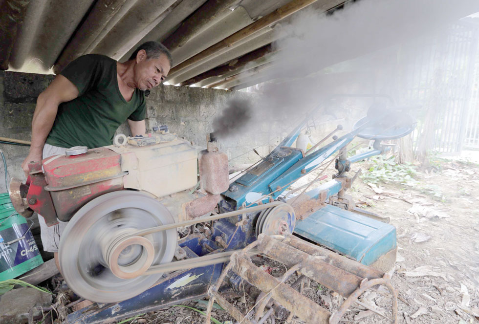 Gia đình anh Phan Văn Dũng, dân tộc Cao Lan ở xã An Lập, huyện Sơn Động vay 50 triệu đồng mua máy cày phục vụ sản xuất nông nghiệp