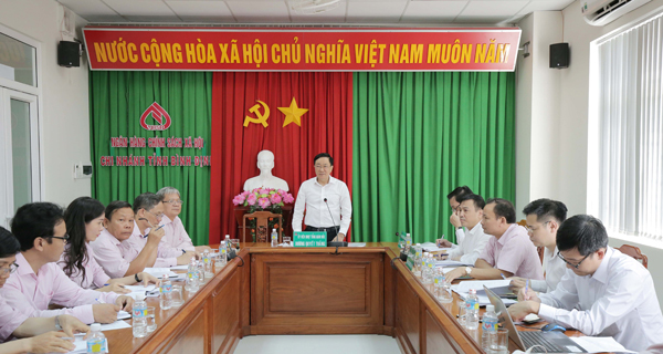 Tổng Giám đốc Dương Quyết Thắng làm việc với tập thể lãnh đạo chủ chốt chi nhánh NHCSXH tỉnh Bình Định