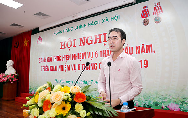 Phó Tổng Giám đốc Nguyễn Đức Hải trình bày báo cáo kết quả hoạt động NHCSXH 6 tháng đầu năm, phương hướng nhiệm vụ 6 tháng cuối năm 2019