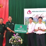 NHCSXH tỉnh Quảng Bình tặng quà cán bộ, chiến sĩ Đồn Biên phòng Cồn Roàng