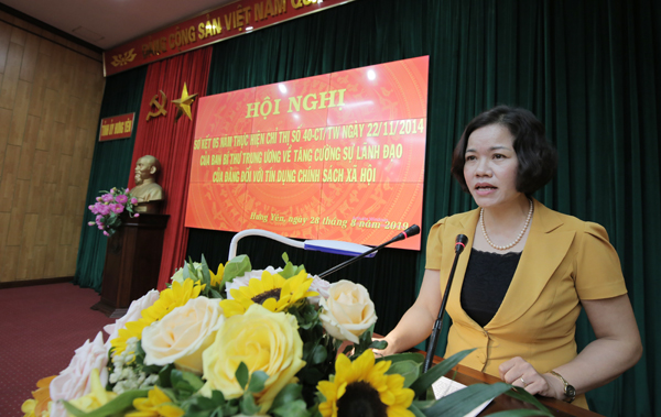 Chủ tịch Hội LHPN tỉnh Hưng Yên Quách Thị Hương tham luận tại Hội nghị