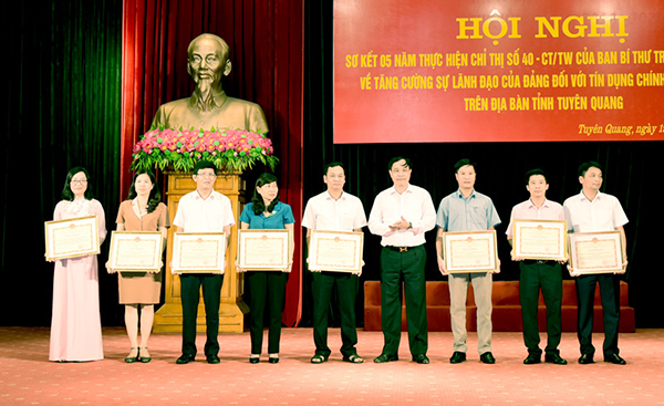 Các cá nhân, tập thể trên địa bàn tỉnh Tuyên Quang có thành tích xuất sắc trong triển khai thực hiện Chỉ thị số 40 trong 05 năm qua