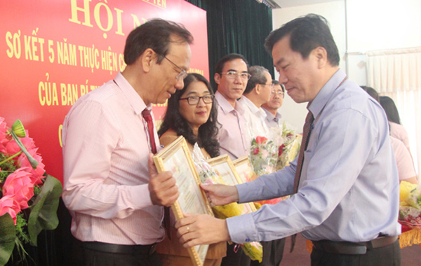 Các cá nhân, tập thể có thành tích xuất sắc nhận khen thưởng của UBND tỉnh Phú Yên