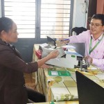 NHCSXH huyện Krông Năng giải ngân vốn vay tại Điểm giao dịch xã