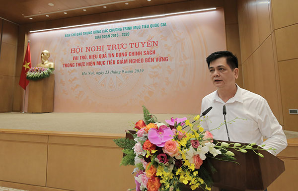 Phó Chủ tịch Hội đồng Dân tộc của Quốc hội Nguyễn Lâm Thành tham luận tại Hội nghị
