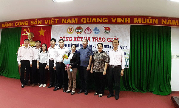 Các tác giả có thành tích cao tại tỉnh Kiên Giang nhận giải thưởng