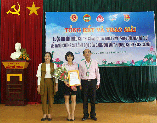 Tác giả có thành tích xuất sắc được nhận giải trong Cuộc thi tại Đắk Lắk
