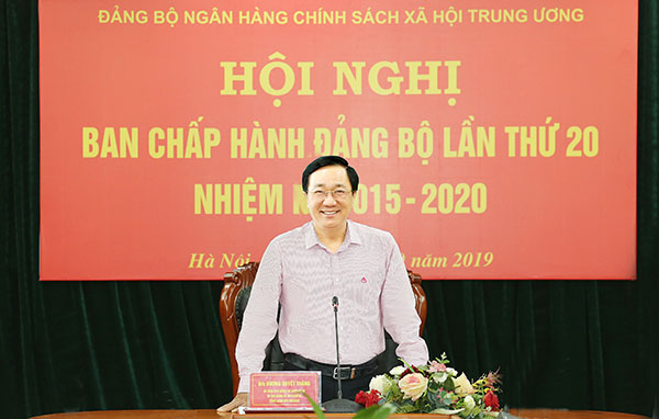 Đồng chí Dương Quyết Thắng, Bí thư Đảng ủy NHCSXH TW, Uỷ viên HĐQT - Tổng Giám đốc phát biểu