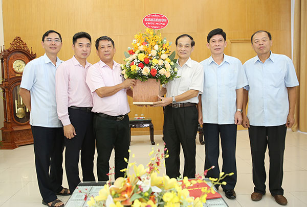 TW Hội CCB Việt Nam chúc mừng NHCSXH 17 năm thành lập