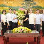 Phó Tổng Giám đốc Nguyễn Văn Lý cùng Lãnh đạo các Ban CMNV tại Hội sở chính đã đến chúc mừng 89 năm thành lập Hội Nông dân Việt Nam (14/10/1930 - 14/10/2019)