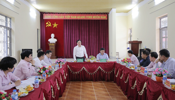 Tổng Giám đốc Dương Quyết Thắng làm việc với cấp ủy, chính quyền huyện Nậm Pồ và cấp ủy, chính quyền, các tổ chức chính trị - xã hội xã Si Pa Phìn