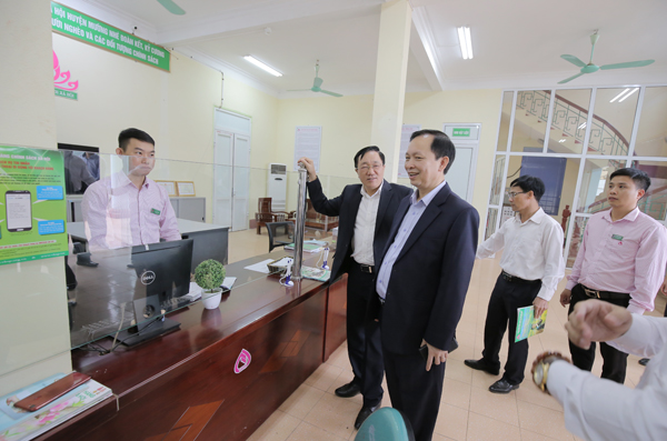 Phó Thống đốc Thường trực NHNN Việt Nam Đào Minh Tú thăm và làm việc với NHCSXH huyện Mường Nhé