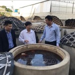 Nhờ nguồn vốn ưu đãi, gia đình anh Nguyễn Đông Hùng ở xã Diễn Ngọc, huyện Diễn Châu đã duy trì được nghề sản xuất nước mắm truyền thống và thức ăn chăn nuôi
