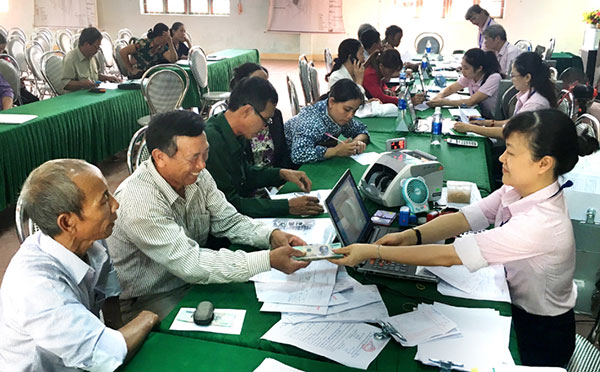 NHCSXH huyện Bố Trạch hỗ trợ người dân tiếp cận vốn vay chương trình cho vay hộ gia đình SXKD tại vùng khó khăn