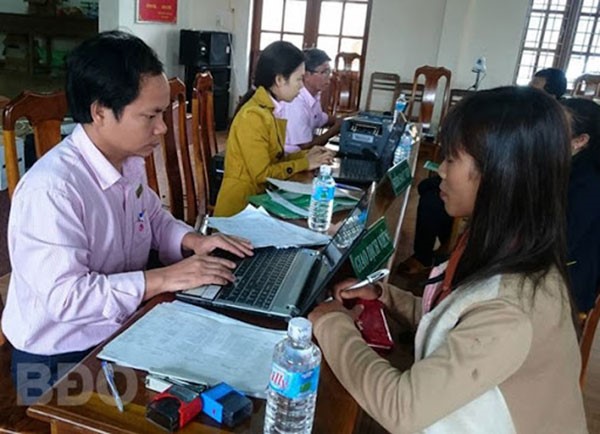 NHCSXH tỉnh Bình Định giải ngân vốn vay tại Điểm giao dịch xã