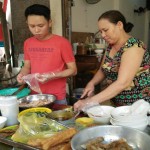 Bà Hoàng Thị Hạnh ở phường Thạch Thang, quận Hải Châu (TP Đà Nẵng) vay vốn chính sách mở tiệm bán bánh canh, có việc làm ổn định