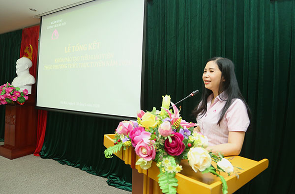 Phó Tổng Giám đốc Trần Lan Phương phát biểu tại lễ tổng kết