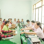 NHCSXH huyện Bình Sơn (Quảng Ngãi) giải ngân vốn vay cho bà con tại Điểm giao dịch xã Bình Phú