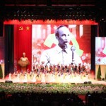 Chương trình nghệ thuật chào mừng 130 năm Ngày sinh Chủ tịch Hồ Chí Minh. Ảnh: Phương Hoa/TTXVN
