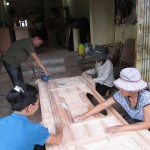 Từ nguồn vốn vay ưu đãi, nhiều nông dân trên địa bàn tỉnh Nam Định có vốn sản xuất đồ gỗ dân dụng