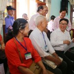 Tổng Giám đốc Dương Quyết Thắng lắng nghe những ý kiến của bà con nhân dân xã Hải Thái