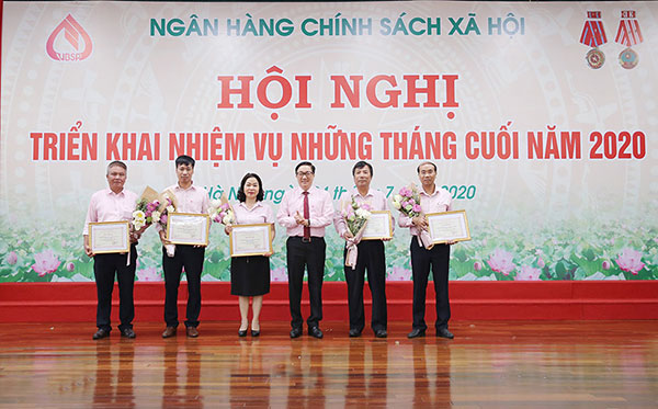 Tổng Giám đốc Dương Quyết Thắng chúc mừng các đơn vị có thành tích xuất sắc trong thực hiện nhiệm vụ 6 tháng đầu năm 2020