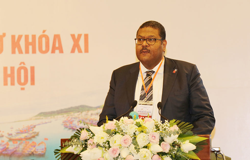 Ông Alwaleed Fareed Alatabani - Chuyên gia trưởng Thị trường Tài chính, Ngân hàng Thế giới tại Việt Nam tham luận tại Hội nghị