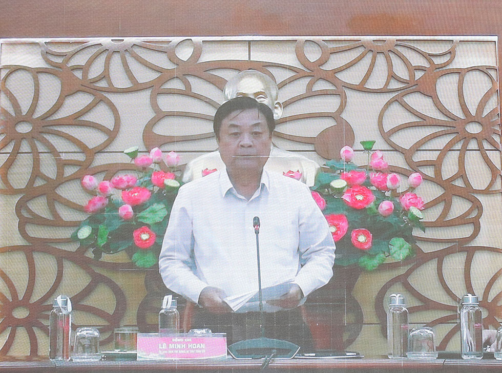 Đồng chí Lê Minh Hoan, Ủy viên BCH Trung ương Đảng - Bí thư Tỉnh ủy Đồng Tháp tham luận tại điểm cầu Đồng Tháp