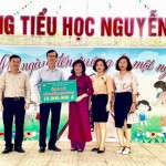 Công đoàn NHCSXH tỉnh Quảng Ngãi trao ủng hộ kinh phí phòng, chống dịch Covid-19 tại trường Tiểu học Nguyễn Khiêm, TP. Quảng Ngãi (Quảng Ngãi)