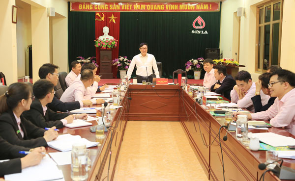 Tổng Giám đốc cùng các thành viên Đoàn công tác làm việc với lãnh đạo chủ chốt NHCSXH tỉnh Sơn La