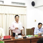 Giám đốc NHCSXH TP Cần Thơ Huỳnh Văn Thuận báo cáo tại cuộc họp