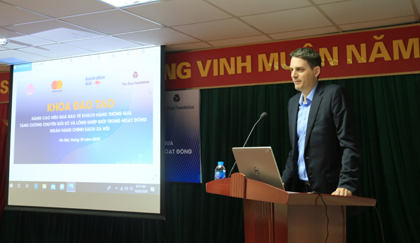 Ông Filip Graovac - Phó Trưởng đại diện Quỹ Châu Á tại Việt Nam phát biểu tại Lễ khai giảng