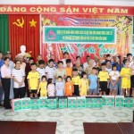 Đoàn cán bộ NHCSXH tỉnh Kiên Giang tặng quà Tết cho các đối tượng tại Trung tâm bảo trợ xã hội tỉnh