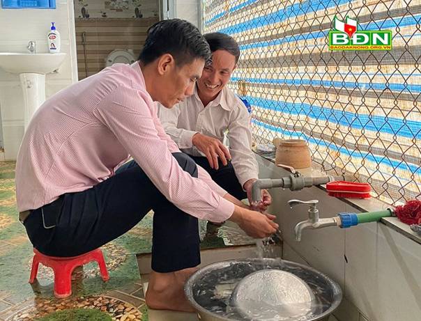 Được vay vốn ưu đãi từ NHCSXH, gia đình ông Lê Văn Phong ở thôn 2, xã Quảng Tín đầu tư xây mới công trình vệ sinh, nước sạch hợp vệ sinh