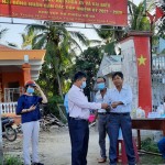 NHCSXH tỉnh Vĩnh Long hỗ trợ khẩu trang cho cử tri trên địa bàn