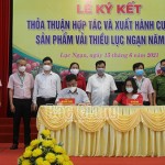 Đại diện NHCSXH tỉnh Bắc Giang ký kết tiêu thụ vải thiều vời doanh nghiệp