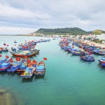 Tàu thuyền tại vũng neo thôn Đông, xã An Hải, huyện đảo Lý Sơn (Quảng Ngãi)