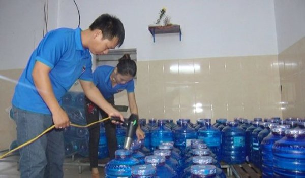 Mô hình sản xuất nước đóng bình của anh Hoàng Văn Lành