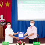 Đại diện NHCSXH tỉnh An Giang ký kết hợp đồng tín dụng với Công ty Cổ phần Du lịch An Giang