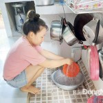 Bà Đỗ Thị Thanh Như ở xã Bảo Hòa, huyện Xuân Lộc) sử dụng nguồn nước sạch từ vốn vay NHCSXH