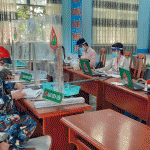 Phòng Giao dịch NHCSXH huyện U Minh (Cà Mau) thực hiện giao dịch tại Điểm giao dịch tại xã