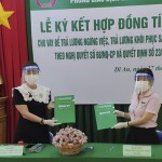 Phòng giao dịch NHCSXH TP Dĩ An ký hợp đồng tín dụng với Công ty TNHH MTV Sản xuất hàng gia công Việt Thuận
