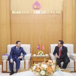 Tổng Giám đốc Dương Quyết Thắng (bên phải) tiếp Đại sứ Lào Sengphet Houngboungnuang