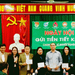 Các tổ chức, cá nhân tại huyện Kỳ Sơn tham gia gửi tiền tiết kiệm