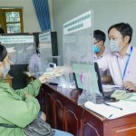 Phòng giao dịch NHCSXH huyện Điện Biên (Điện Biên) giải ngân vốn vay cho khách hàng tại Điểm giao dịch xã Thanh Luông