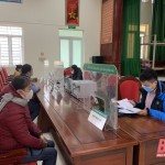 NHCSXH huyện Hoằng Hóa giải ngân cho hộ vay tại Điểm giao dịch xã Hoằng Đạo