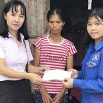 NHCSXH huyện Quỳnh Lưu (Nghệ An) tặng quà động viên sinh viên ở xóm 12, xã Quỳnh Tân