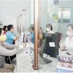 Người dân nhận tiền vay tại NHCSXH tỉnh An Giang
