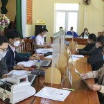 Người dân huyện Như Xuân nhận vốn vay giải ngân tại Điểm giao dịch xã Thanh Lâm