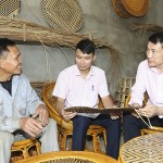 Nguồn vốn tín dụng chính sách giúp cơ sở sản xuất mây tre đan ở xã Tam Quang, huyện Tương Dương (Nghệ An) khôi phục sản xuất